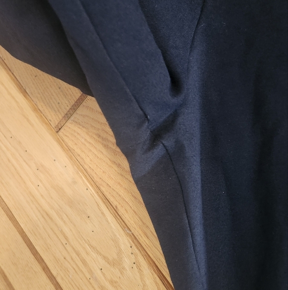 Black Thick Cropped Leggings With Textured Side Details Size Large - Picture 4 of 9